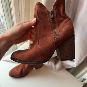 Seychelles Rust Brown Suede Ankle Booties with Stacked Heel